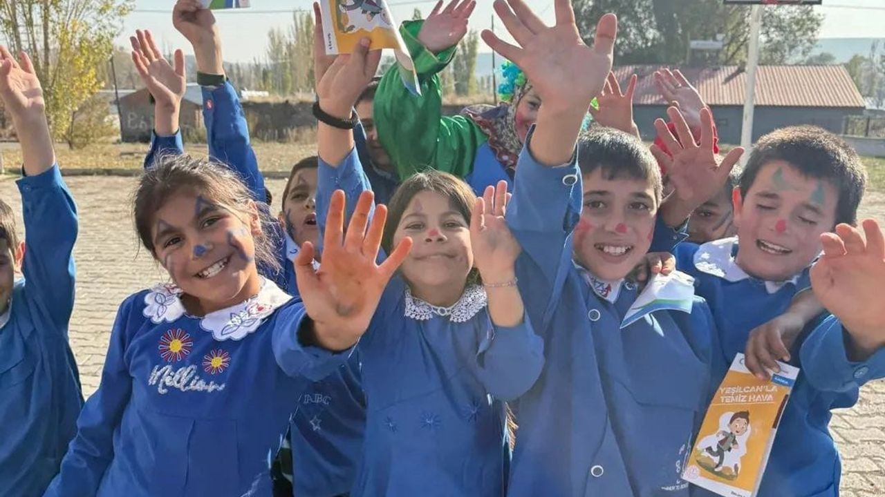 Yeşilay Kars 'Köyümüzde El Ele' ile Köy Okullarında Farkındalık