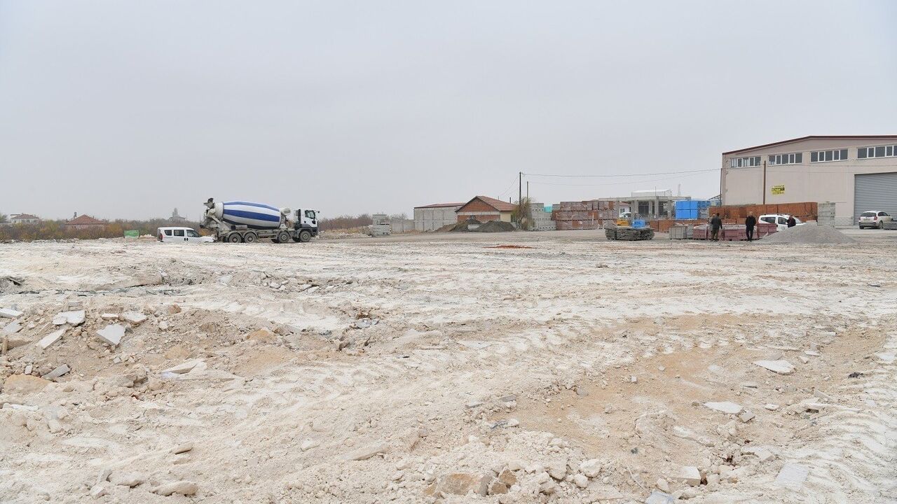 Yeşiltepe'de Hafriyat Temizliği: Yeşilyurt Belediyesi Mahalleye Nefes Aldırdı