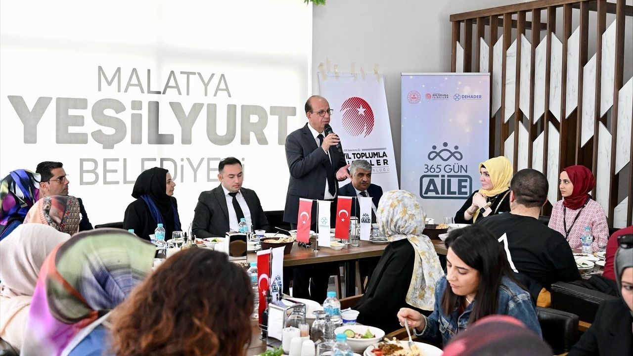 Yeşilyurt’ta 'Aile Mentörlüğü' Eğitimi Tamamlandı: 40 Rehber Öğretmene Sertifika