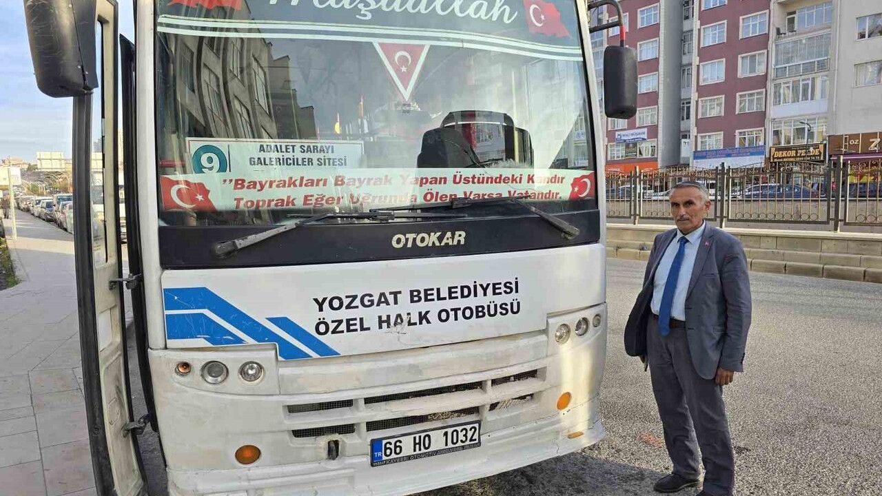 Yozgat'ın 'Manili Kaptan'ı Mehmet Uzun, Manileri ve Otobüs Yazılarıyla Dikkat Çekiyor