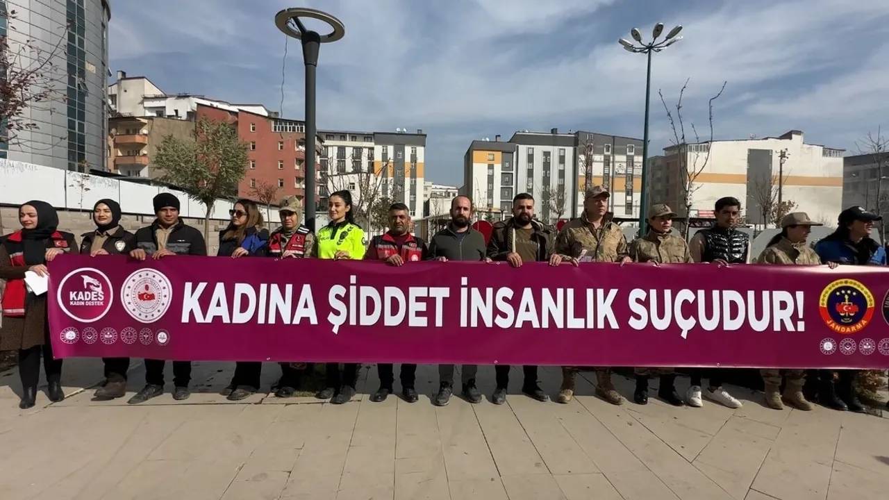 Yüksekova'da Emniyet ve Jandarma 25 Kasım'da Şiddete 'Dur' Dedi