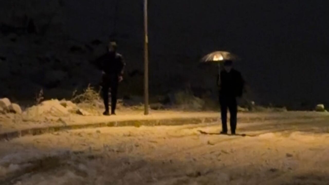 Yüksekova’da Yollar Piste Döndü: Sürücüler Yokuşta Zorlandı