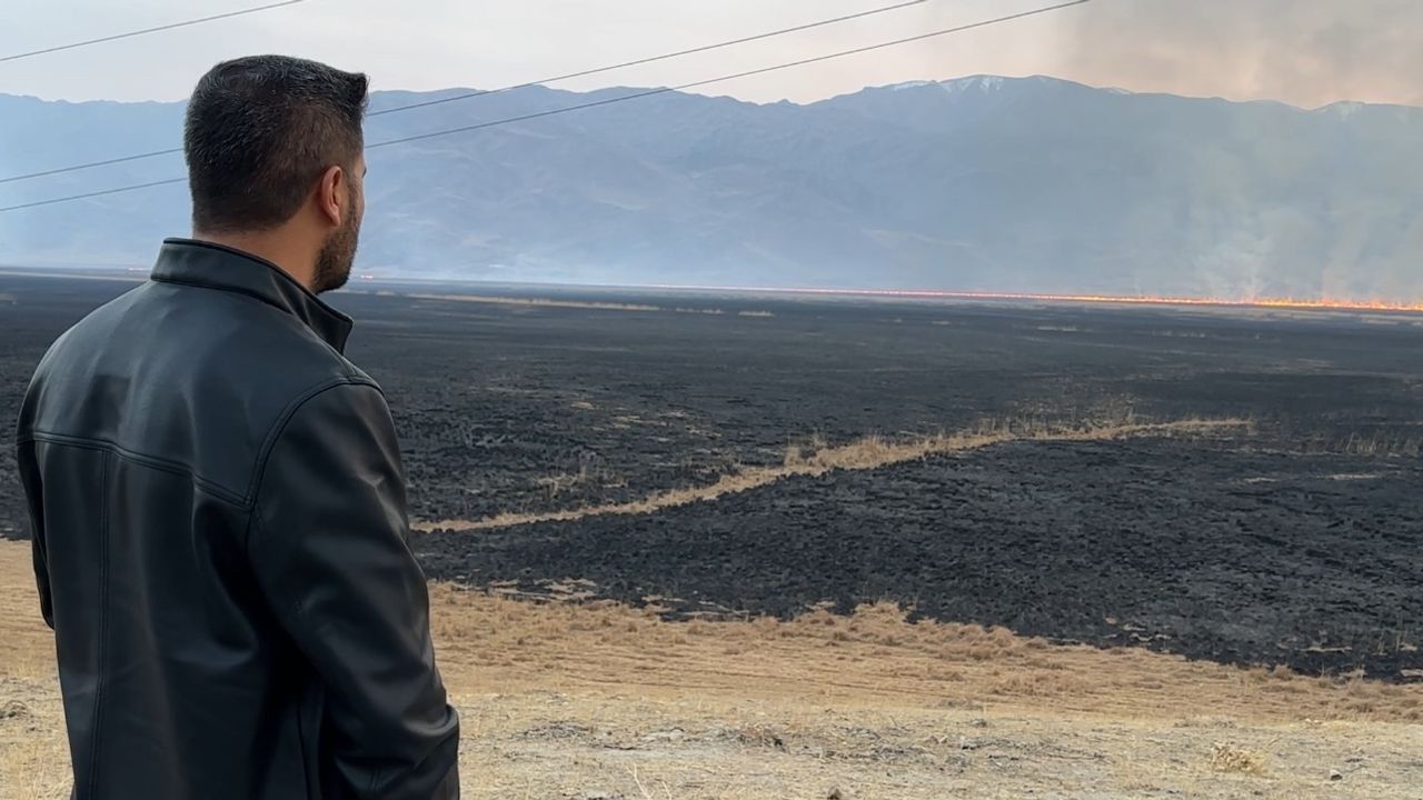 Yüksekova Nehil Sazlığı'nda Yangın: 2 Helikopterle Havadan Müdahale