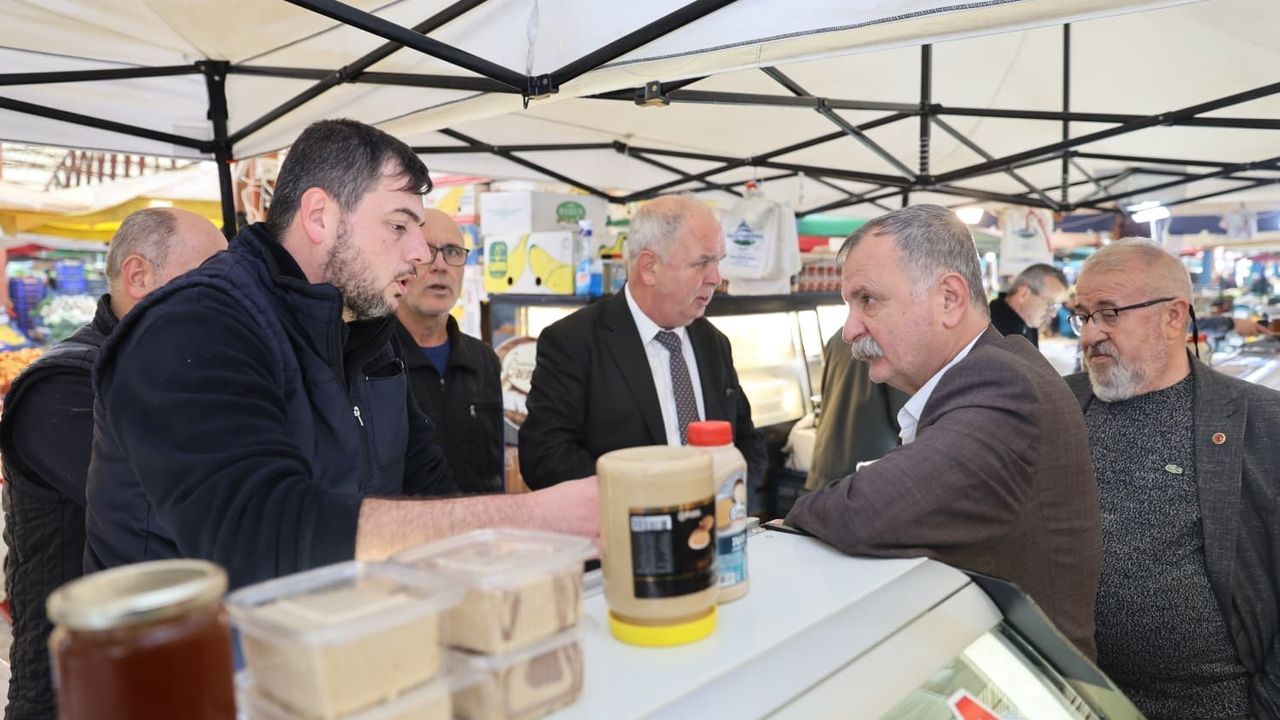 Yunusemre Belediye Başkanı Semih Balaban Laleli Pazarında Esnaflarla Buluştu