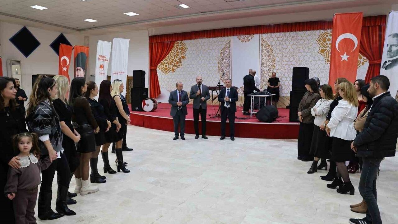 Yunusemre'de 24 Kasım Öğretmenler Günü'nde Öğretmenlere Özel Kutlama