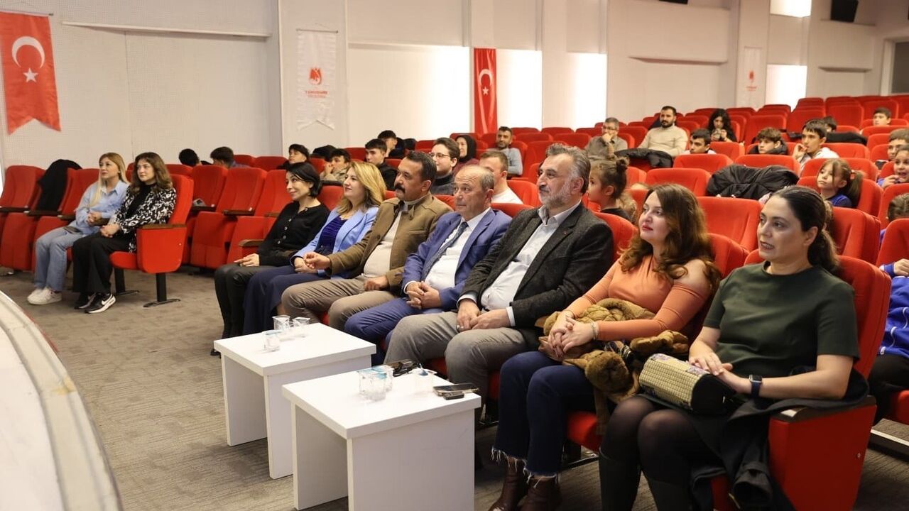 Yunusemre’de 'Temiz Nefes Sağlıklı Gelecek' Paneli: Akciğer Sağlığı Öne Çıktı