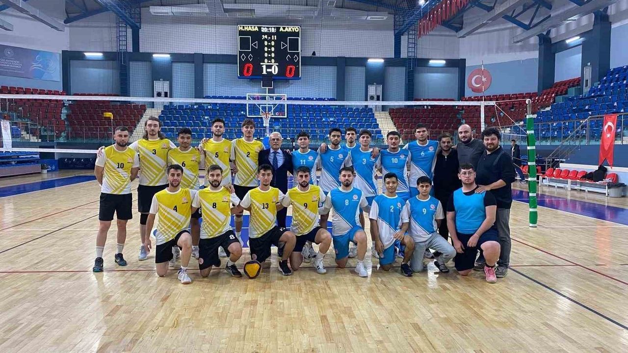Yurtlig Erkek Voleybol Turnuvası Düzce'de Sürüyor