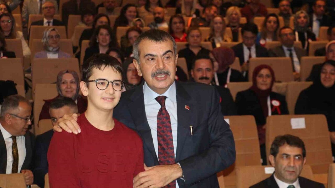 Yusuf Tekin: Her Çocuk Eşittir — 2. Maarif Kongresi'nde Müfredat Revizyonu