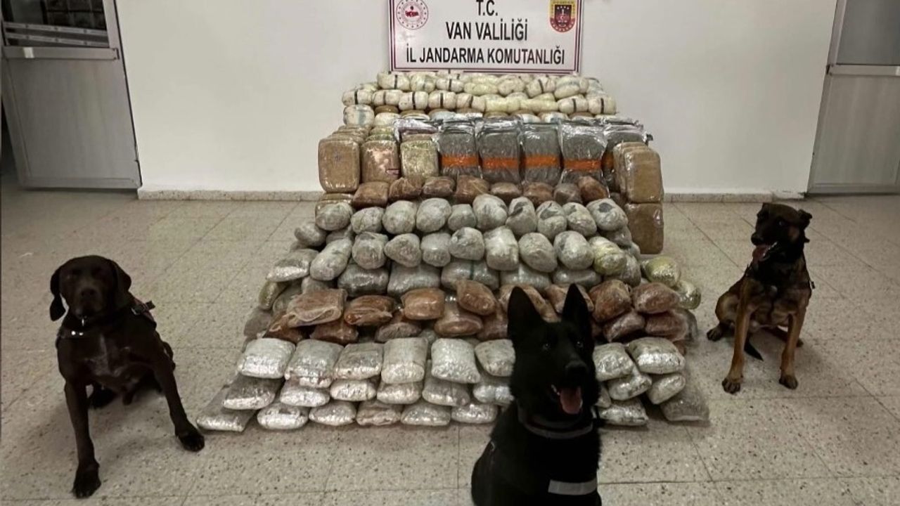 Zehir Tacirlerine Geçit Yok: Van ve Hakkari'de 324 Kilo Uyuşturucu Ele Geçirildi