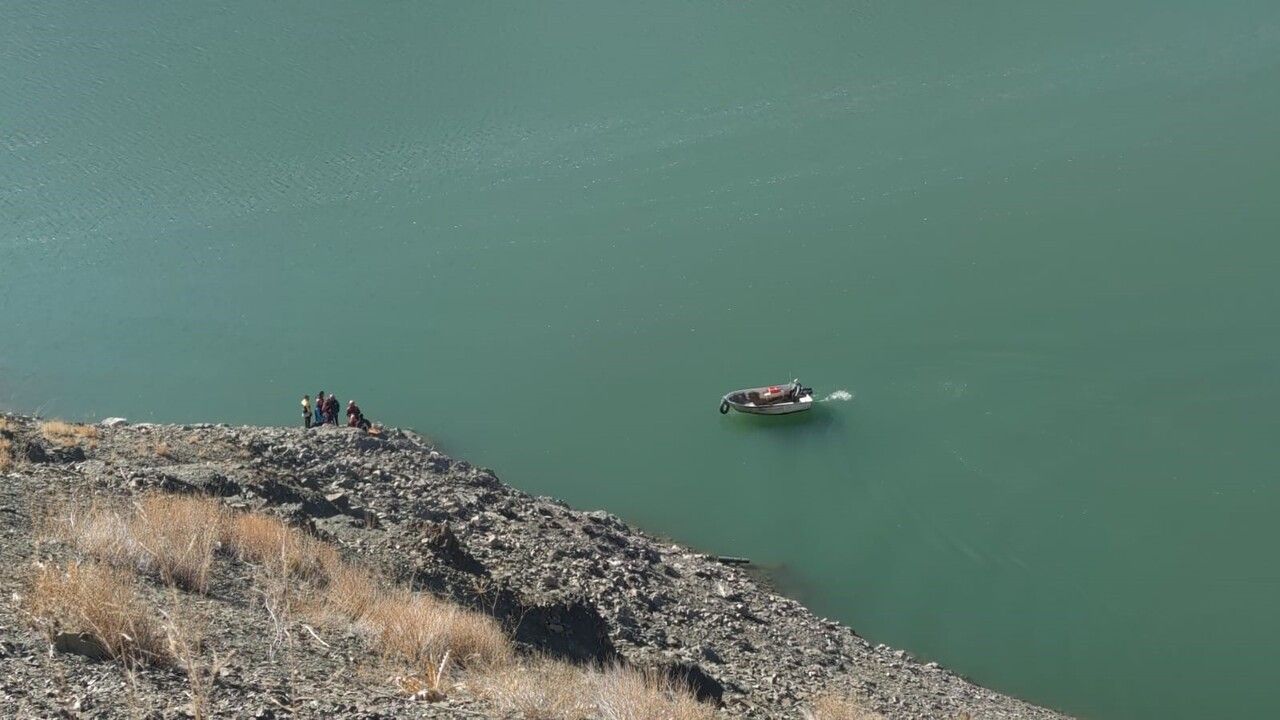 Zernek Barajı'na araç düştü: Van Gürpınar'da 3 kişi için arama-kurtarma