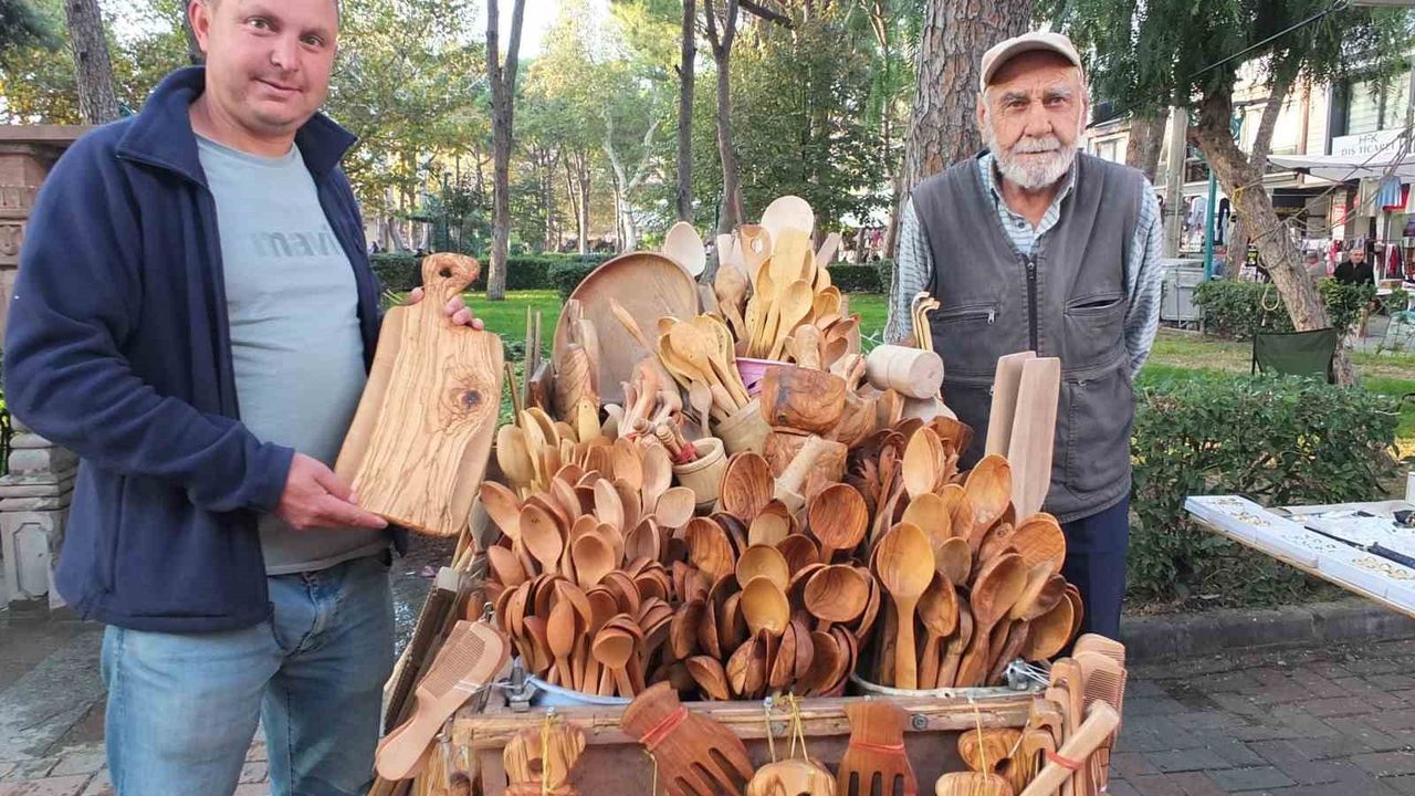 Zeytin Odunundan Mutfak Gereçleri Burhaniye Pazarı'nda İlgi Gördü