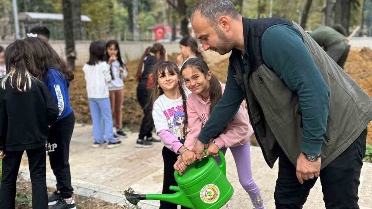 Zonguldak’ta İlkokul Öğrencileri 'Köklerden Geleceğe' İçin Fidan Dikti