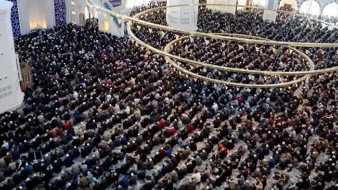 2025 En Yeni Cuma Mesajları: Ayetli, Hadisli ve Duygu Yüklü Paylaşımlar