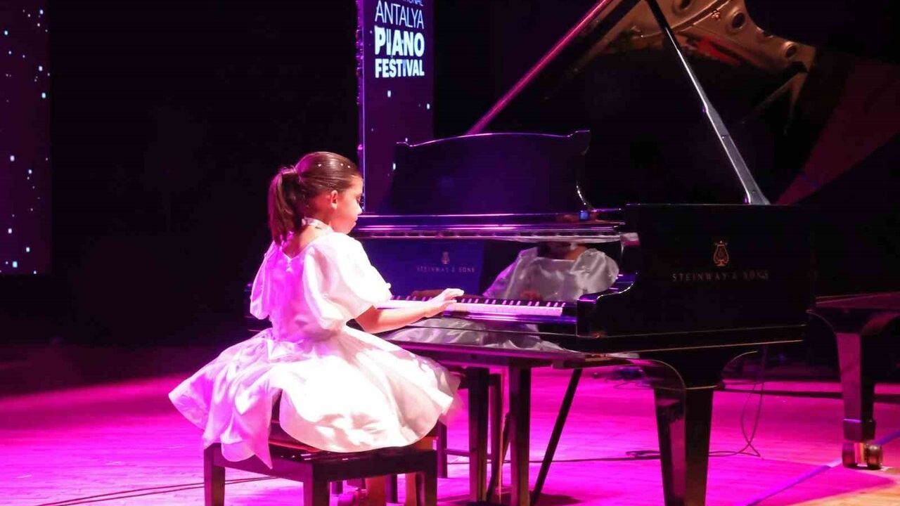 25. Uluslararası Antalya Piyano Festivali: Genç Yetenekler Aspendos'ta Büyüledi