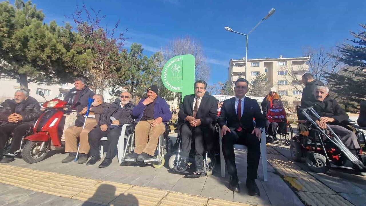 3 Aralık Dünya Engelliler Günü: Hasan Aykut Türkiye Sakatlar Derneği Erzurum Şubesi'ni Ziyaret Etti