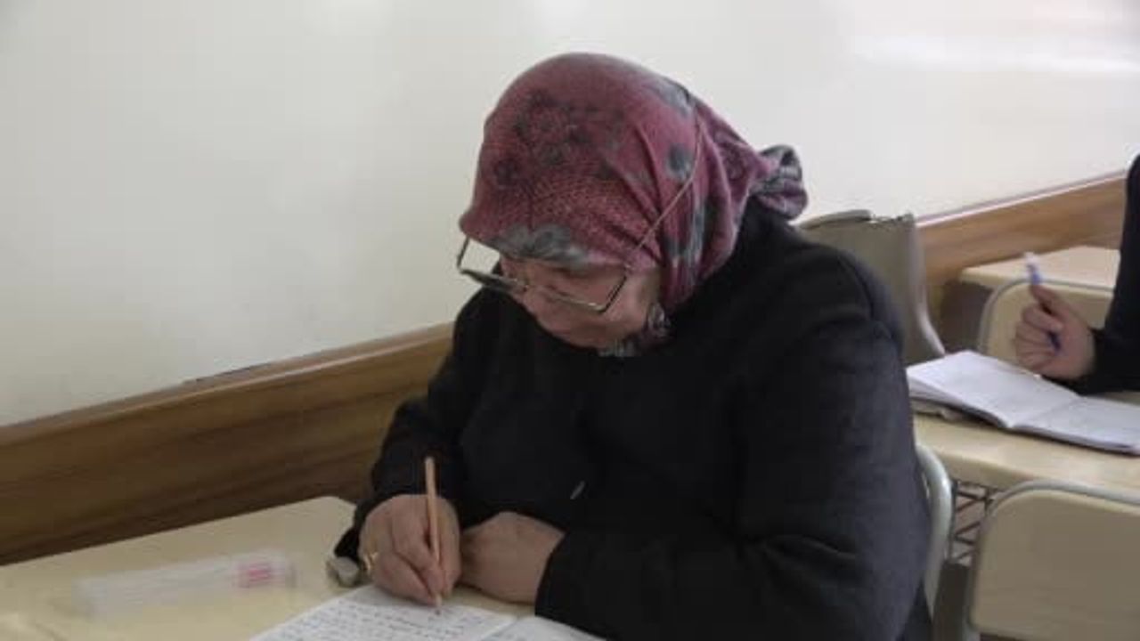 65 yaşında Fatma Duran 58 yıl sonra 3 haftada okuma-yazma öğrendi