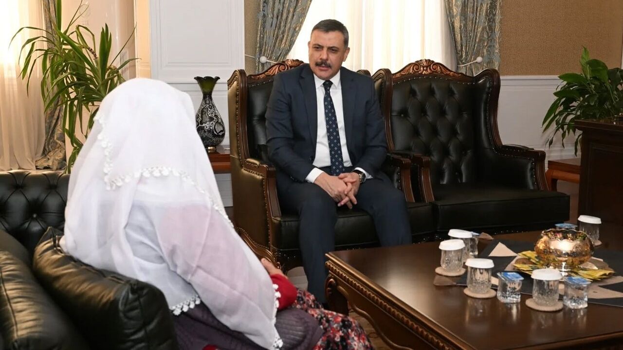 93 Yaşındaki Zemzem Dağcı, Umre Sonrası Vali Mustafa Çiftçi'yi Ziyaret Etti