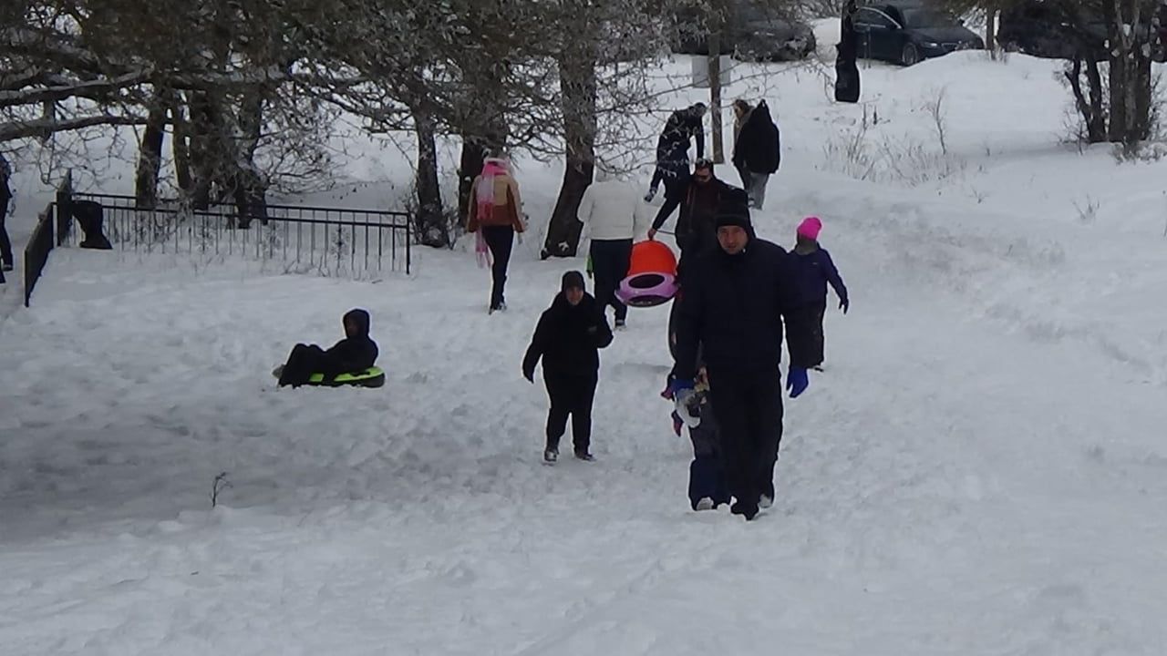 Abant’ta şambrel keyfi: Milli Park kayak pistine döndü