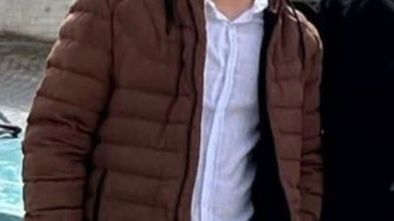 Acıpayam'da Otomobil Park Halindeki Tırın Dorsesine Çarptı: 1 Ölü, 1 Yaralı