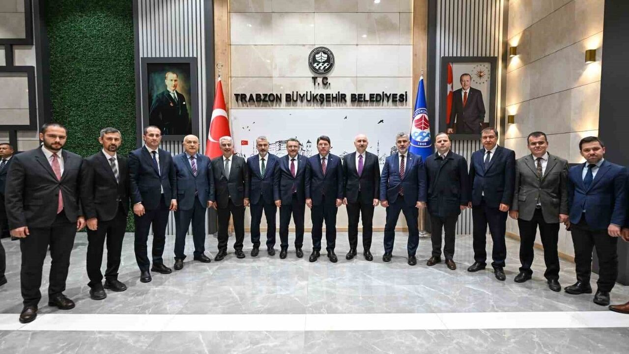 Adalet Bakanı Yılmaz Tunç Trabzon'da Hukuk Fakültesi Öğrencileriyle Buluştu