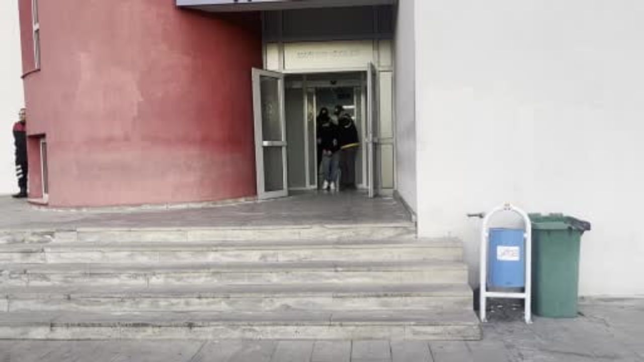 Adana'da 254 Suç ve 25 Yıl 6 Ay 15 Gün Hapisle Aranan Firari Yakalandı