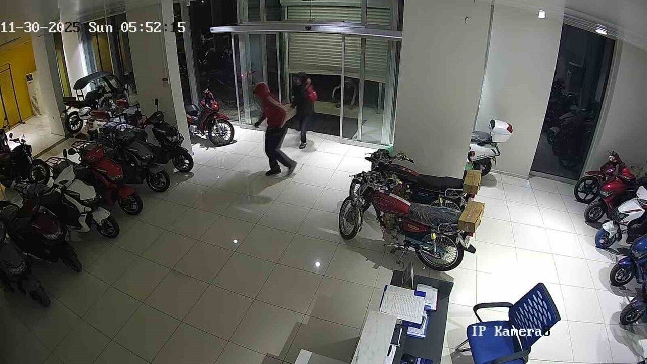 Adana'da 4 çocuk galeriden 4 motosikleti çaldı — Tutuklandılar