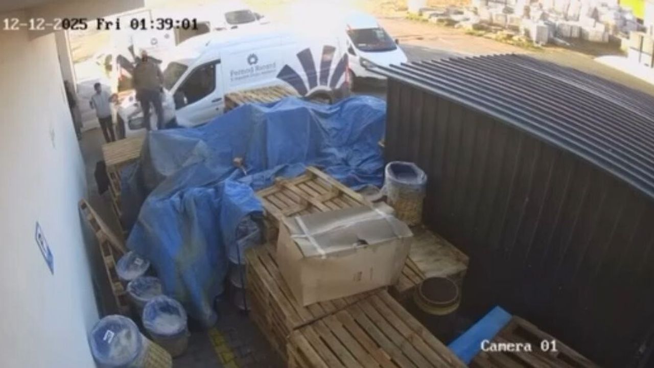 Adana'da Bıçaklanma Kamerada: 19 Yaşındaki Murat İnanmaz Öldü