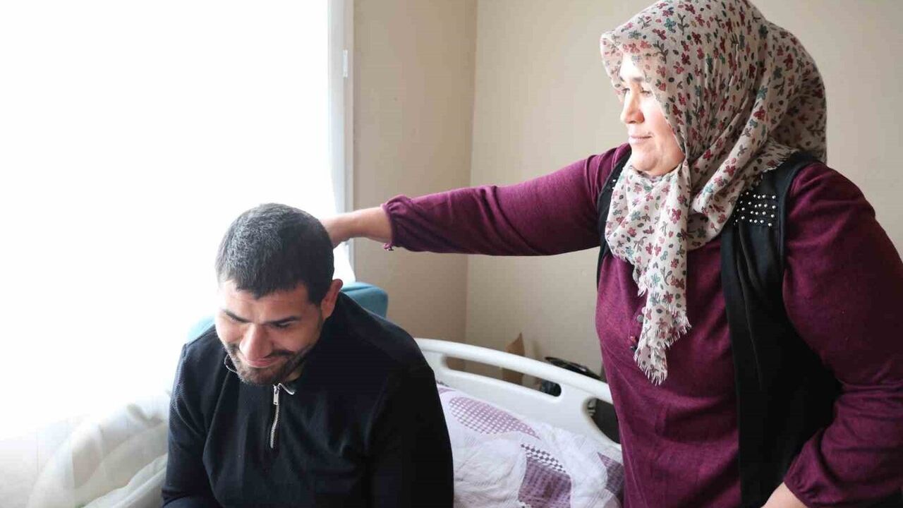 Adana'da boynuna batan tel Okan'ı engelli bıraktı — 24 yıldır pencereden izliyor