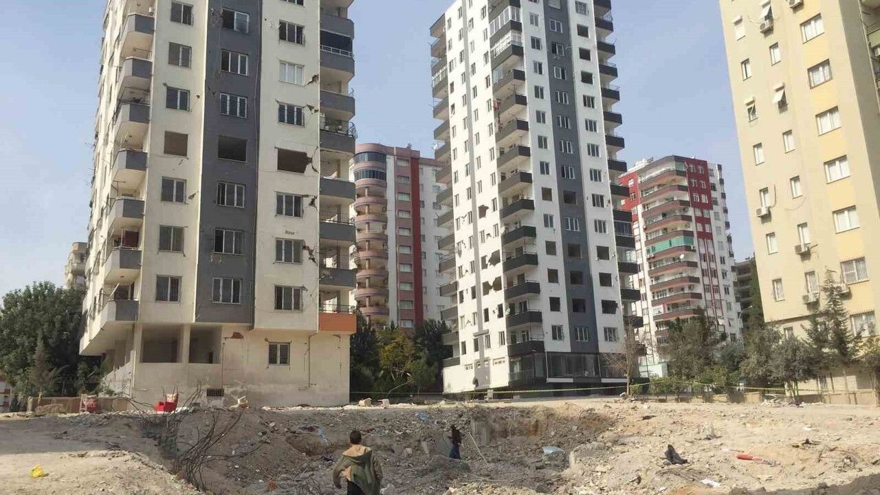 Adana’da Deprem Altınlarını Çalan Eski Polise Tutuksuz Yargılama Tepkisi