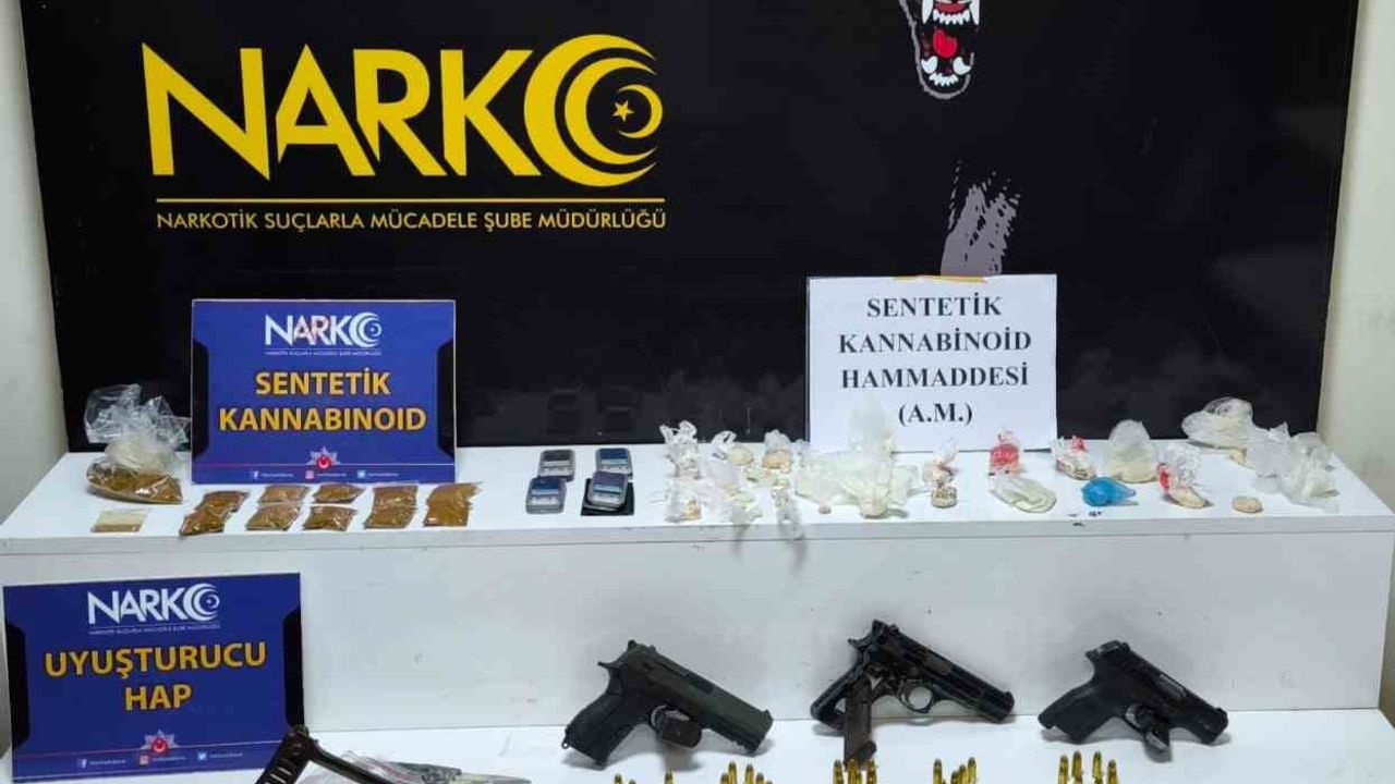 Adana'da Evinden Bonzai ve Silah Çıkan 2 Kadın Tutuklandı