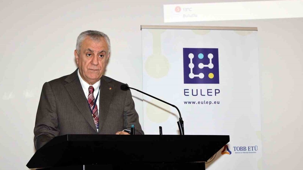 Adana'da Mesleki Eğitim Konferansı: Dijital Dönüşüm ve Yapay Zeka