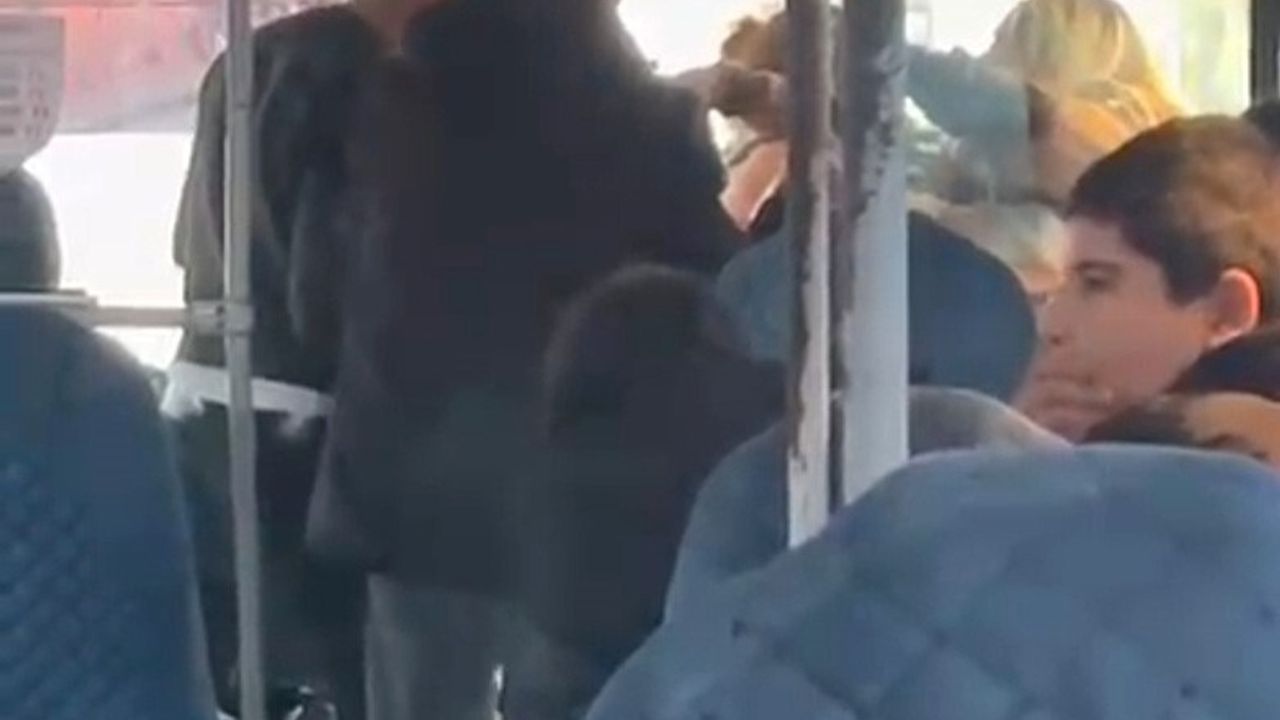 Adana'da Otobüs Kavgası: Şoför ve Kadın Yolcu Birbirine Saldırdı