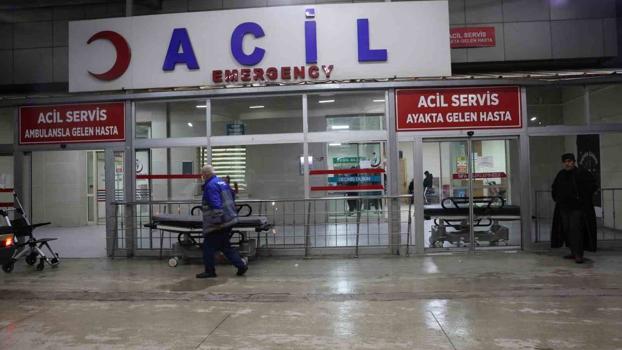 Adana'da Sağlık Çalışanları 2026'yı Hastanede Karşıladı