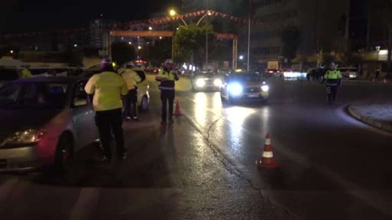 Adana'da Trafik Denetimi: 60 Sürücüye 495 bin 593 TL Ceza