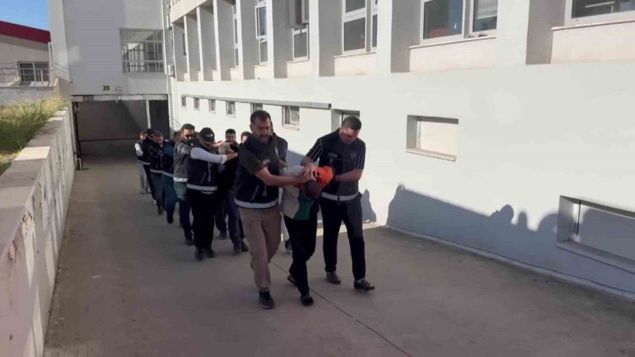Adana Merkezli Silah ve Mühimmat Şebekesi Çökertildi: 11 Tutuklama