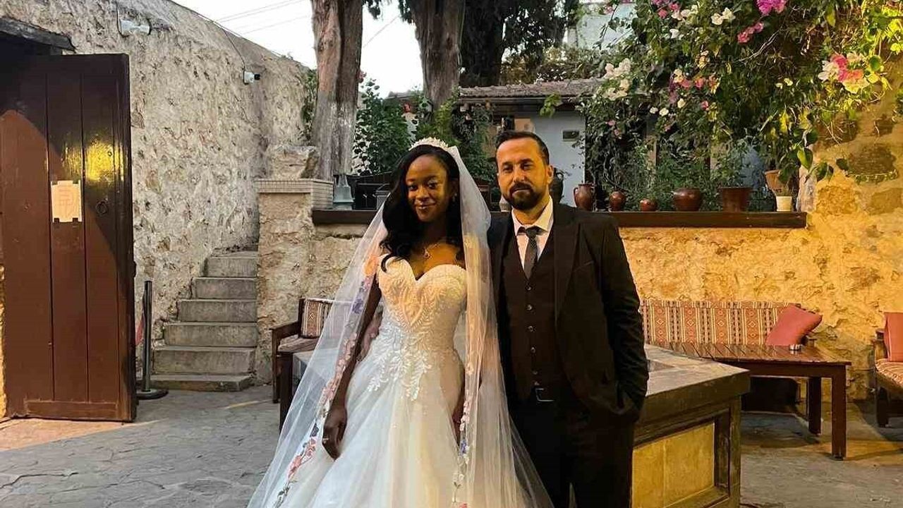 Adana'ya Afrikalı Gelin: Türk Gelenekleriyle Kozan'da Renkli Düğün