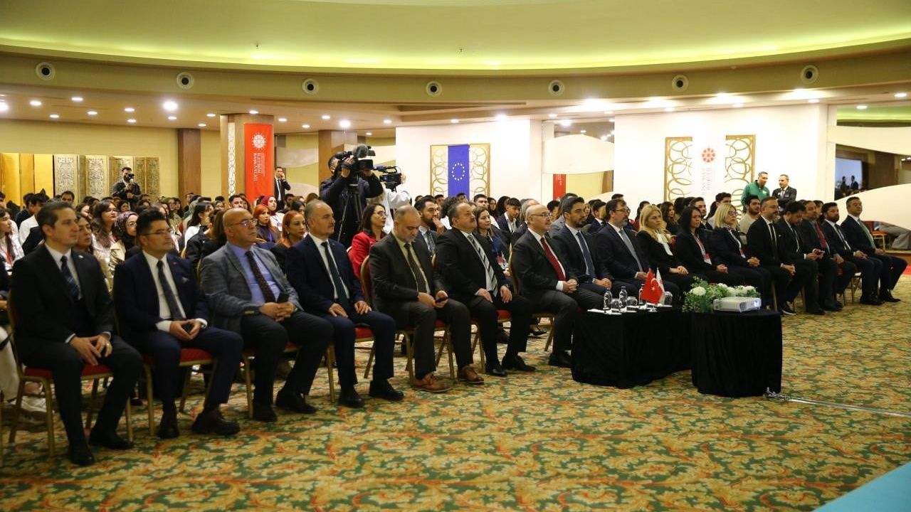 Adana Zirvesi: Dijital Dünyada Güvenli Kalmak