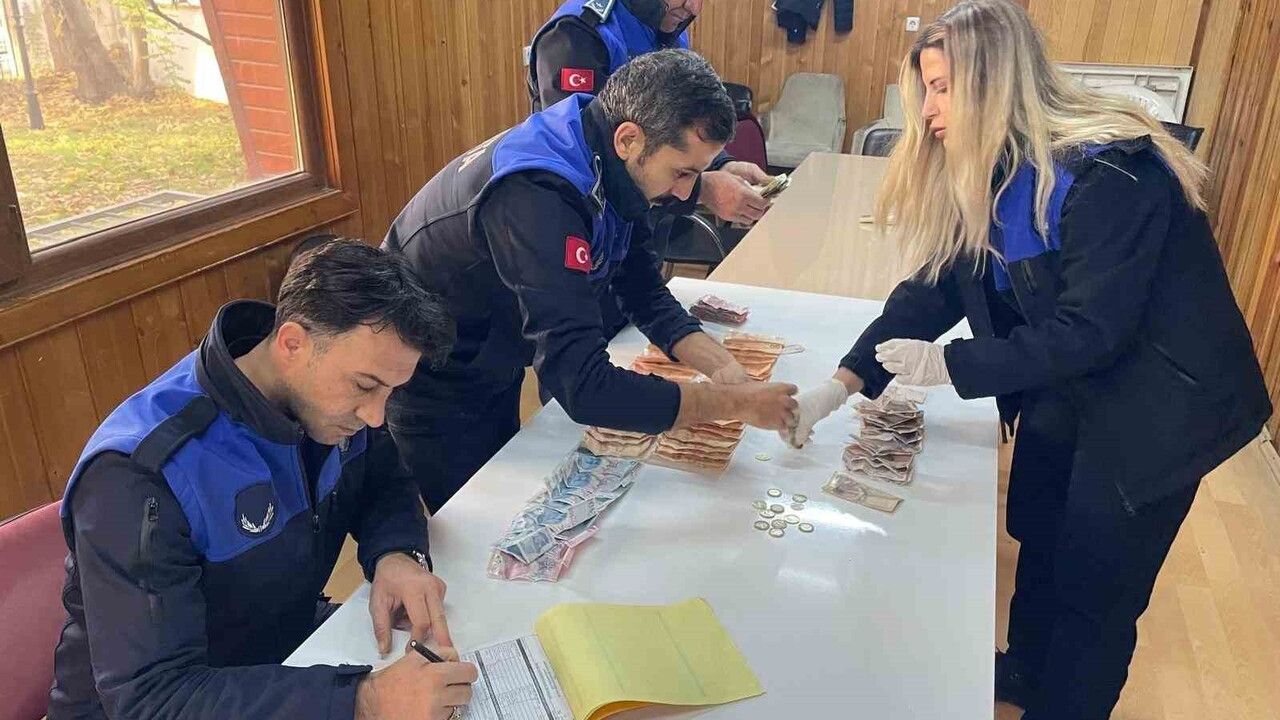 Adıyaman'da Dilencinin Üzerinden 3 bin 731 TL Çıktı