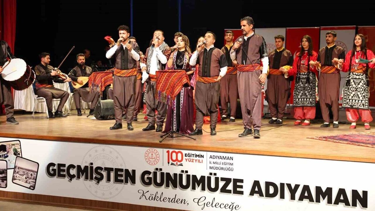 Adıyaman'da 'Geçmişten Günümüze Adıyaman' Konseri Öğretmen Korosuyla Duygulandırdı