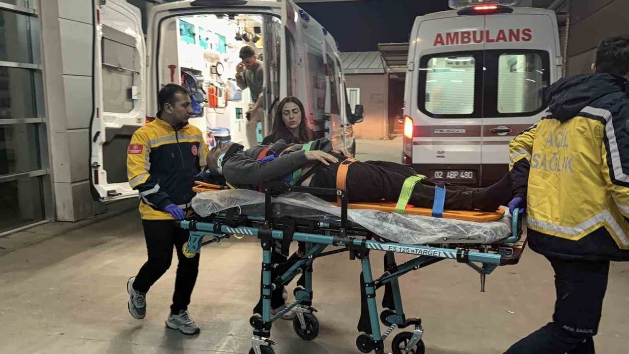 Adıyaman’da minibüs takla attı: 4 yaralı