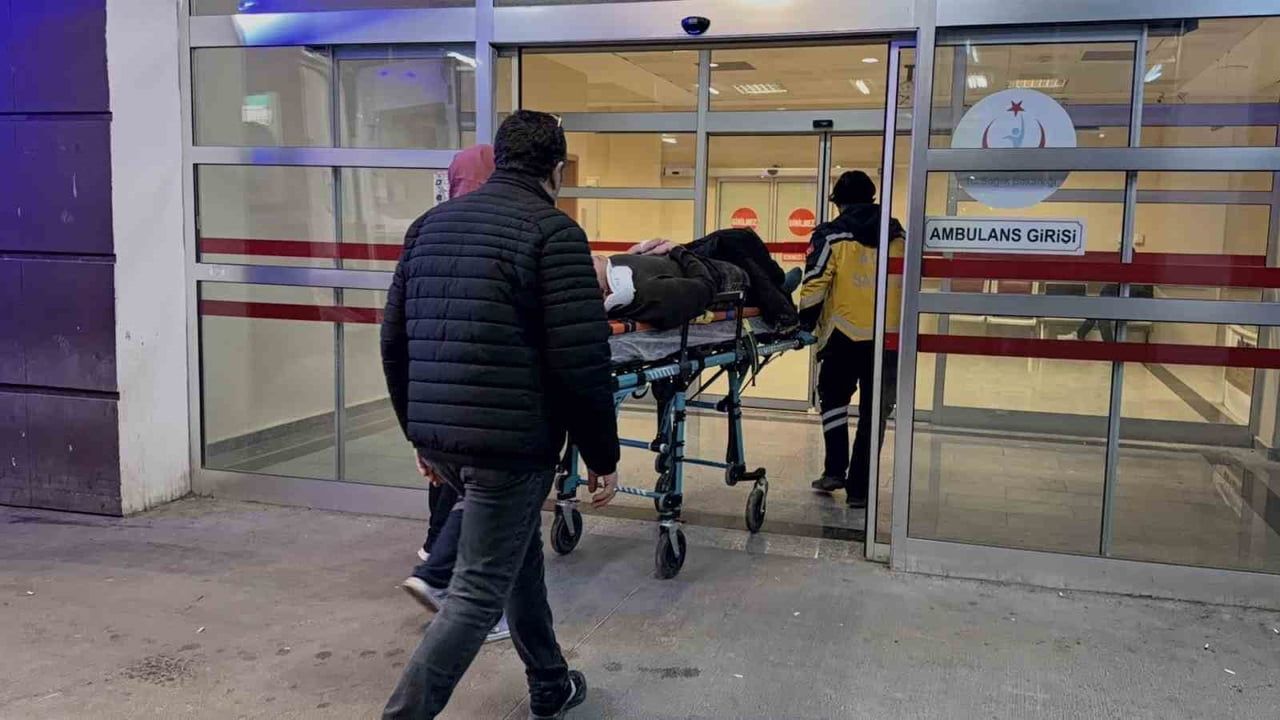 Adıyaman'da Motosiklet Devrildi: Sürücü Mehmet Anıl C. Yaralandı