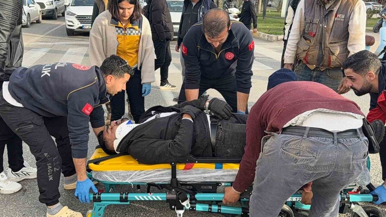 Adıyaman'da Motosiklet Yayaya Çarpmamak İçin Devrildi: 1 Yaralı