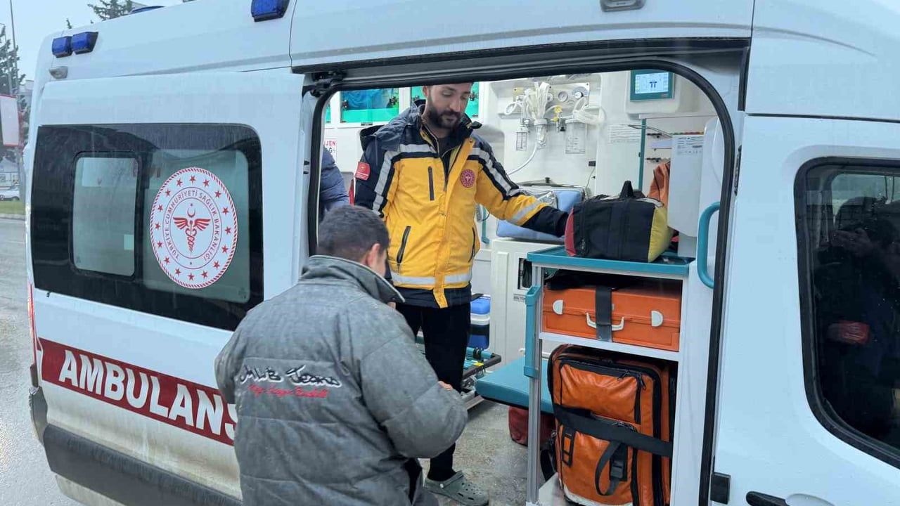 Adıyaman'da Spiral Makinesiyle Elini Keserek Yaralanan Kişi Hastaneye Kaldırıldı