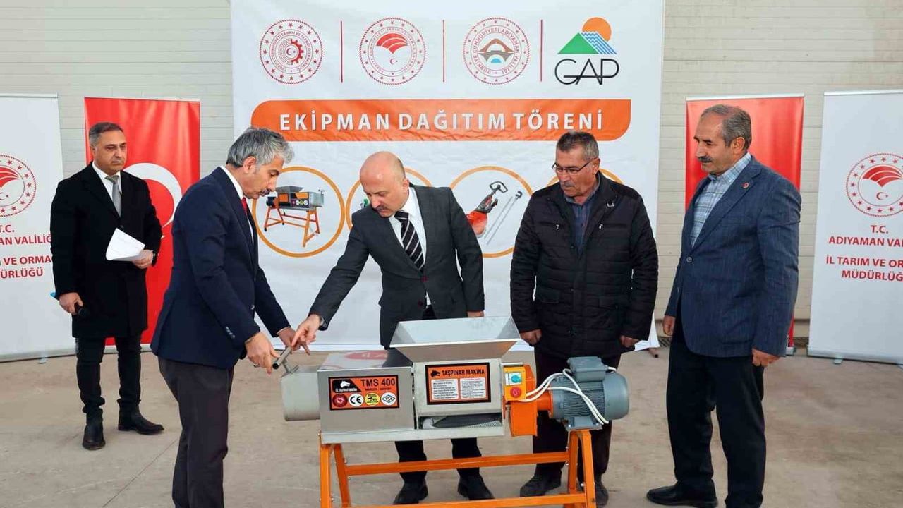 Adıyaman'da Üreticiye Güç: 190 Modern Tarım Ekipmanı Dağıtıldı