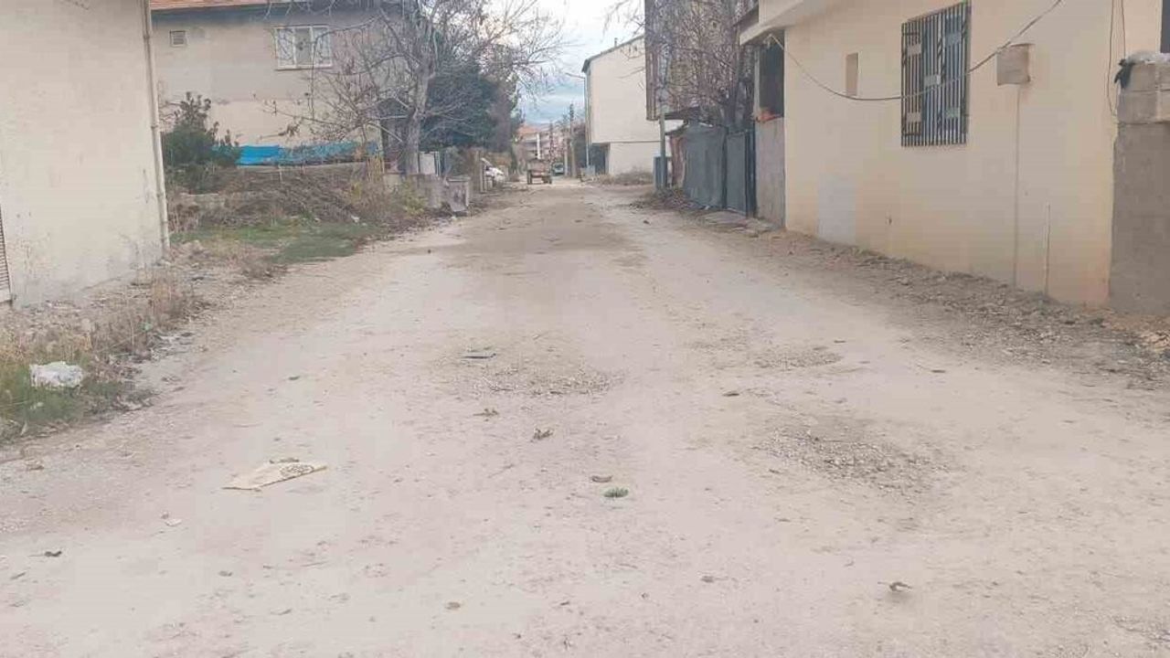 Adıyaman Gölbaşı Yeni Mahalle'de Asfalt Tepkisi: Mahalleliden Çağrı