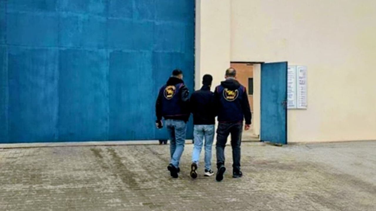 Adıyaman Jandarması 2 Aranan Şahısı Yakalayıp Tutukladı