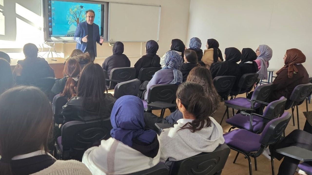 Adıyaman Kahta'da Bilinçli Enerji Tüketimi Semineri