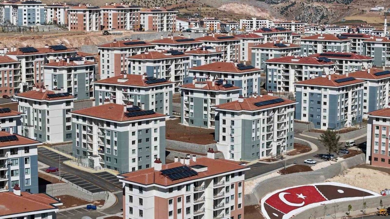 Adıyamanlı Depremzedeler Evlerine Döndü: 'Bakan Murat Kurum Her Zaman Yanımızda'