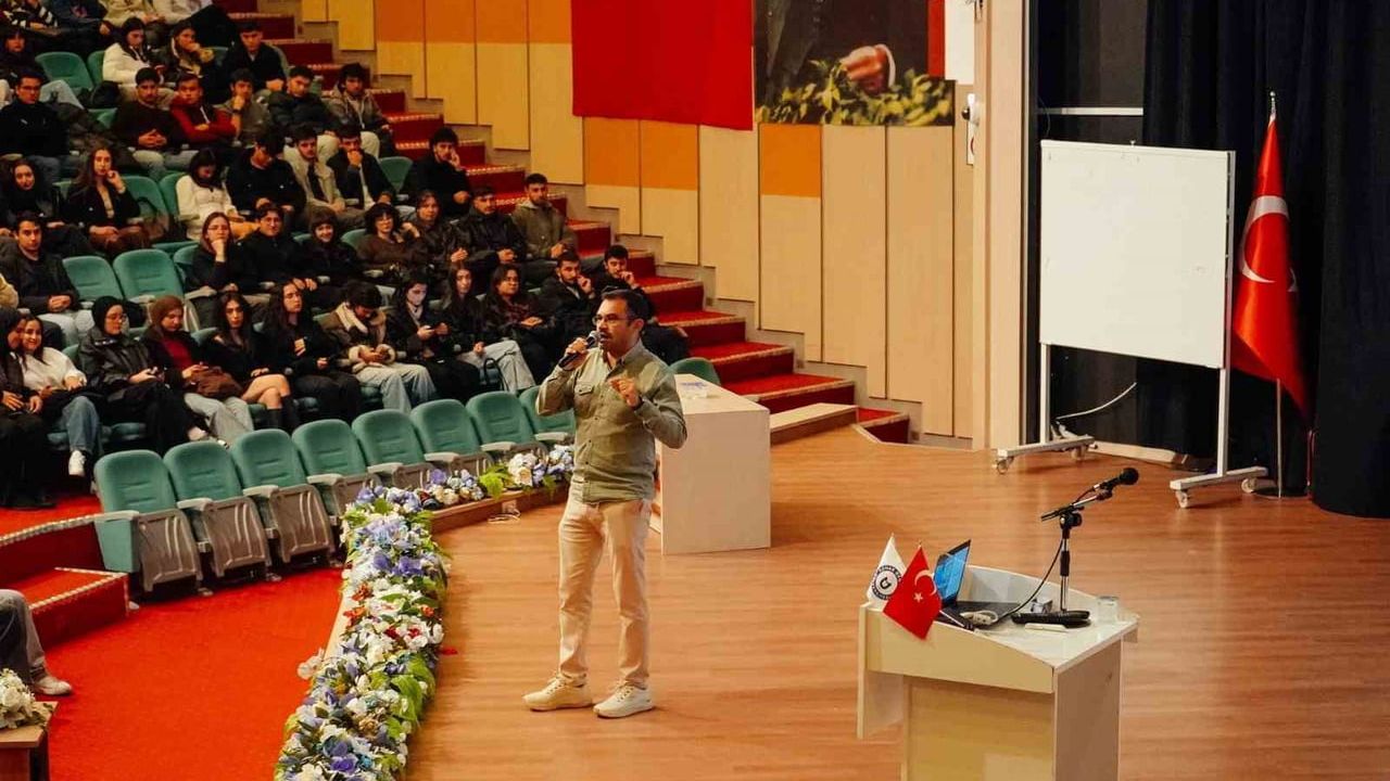 ADÜ'de 'Temel Yapay Zeka ve Etkili İstem Yazımı' Eğitimi Tamamlandı