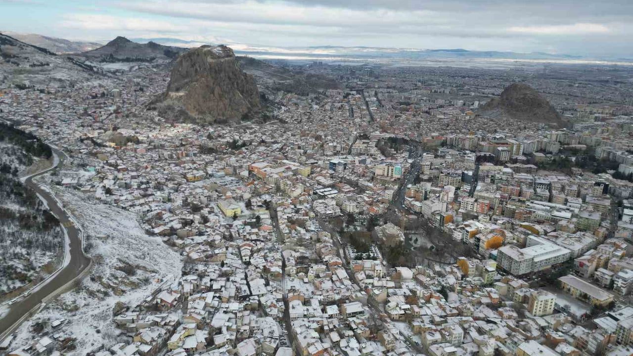 Afyonkarahisar Buz Kesti: Sıcaklık Eksi 5'e Düştü